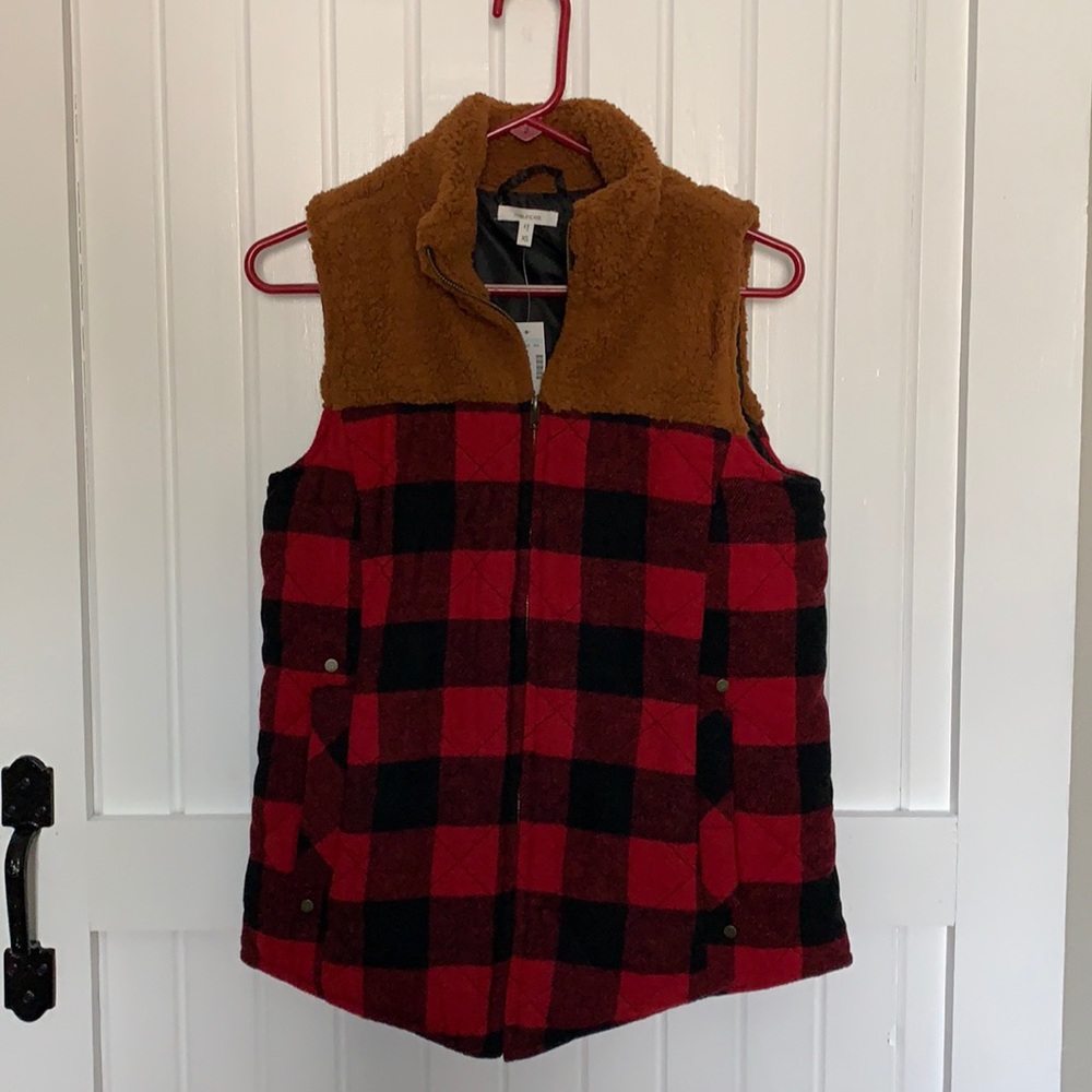 🌲MAURICES Red Buffalo Plaid Vest